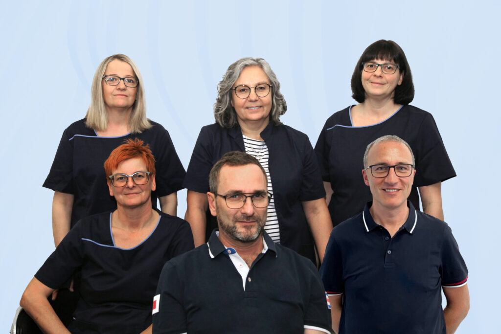 Teamfoto der Mitarbeiter in der Praxis von Dr. Gerhard Gamper