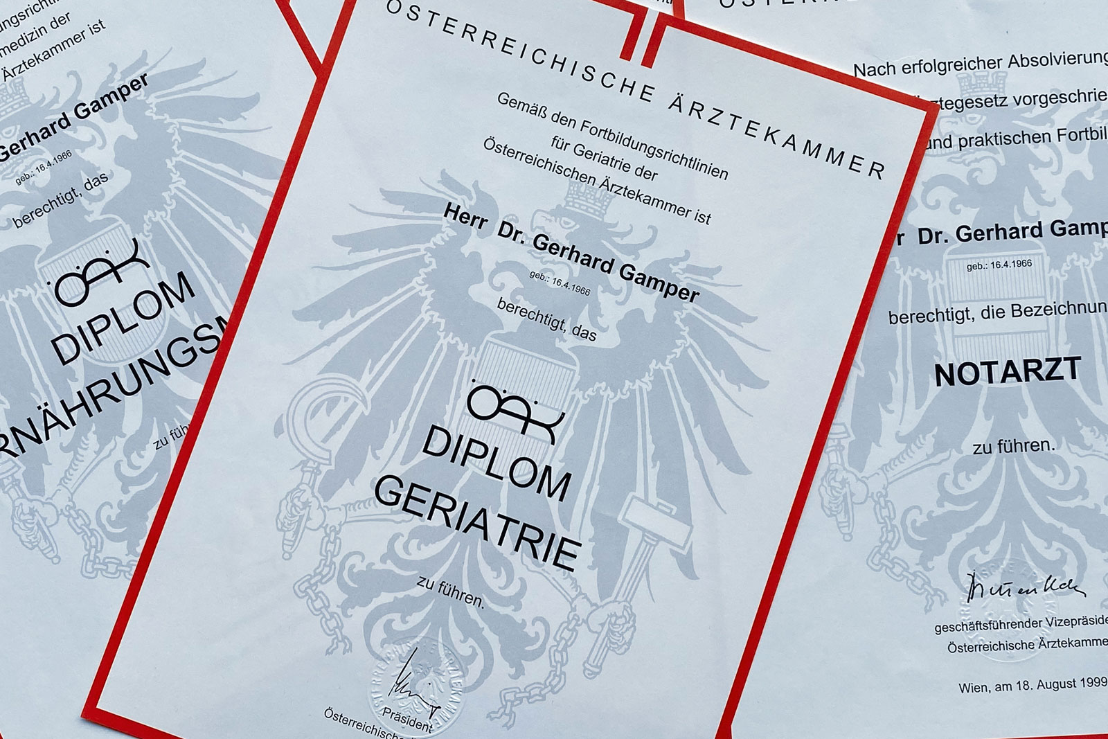 Abbildung der ÖAK Diplome von Dr.Gerhard.Gamper